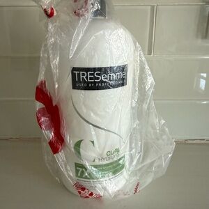 TRESemmé Curl Hydrate Hair Conditioner 39 ounces vitamin B3 detangling frizz new